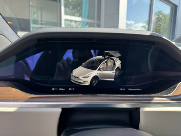 Tesla Model X – Image 11