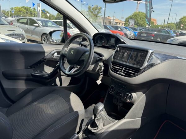 Peugeot 208 – Image 6